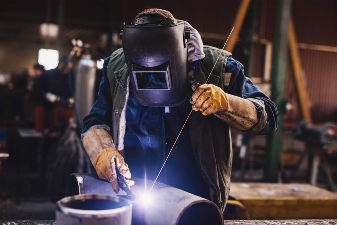 выполняем сварочные работы